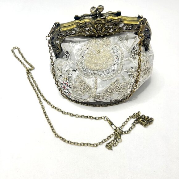 Vintage Style Purse White Satin Embroidered Small Purse With Brass Frame & Chain - Picture 3 of 8